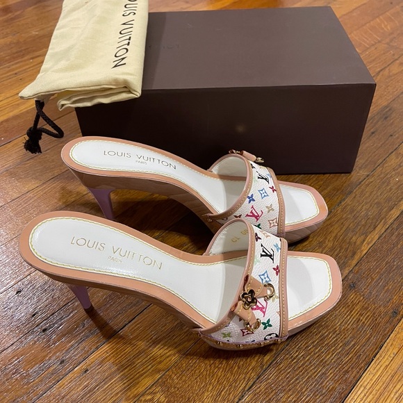 Louis Vuitton - Picture 2 of 5